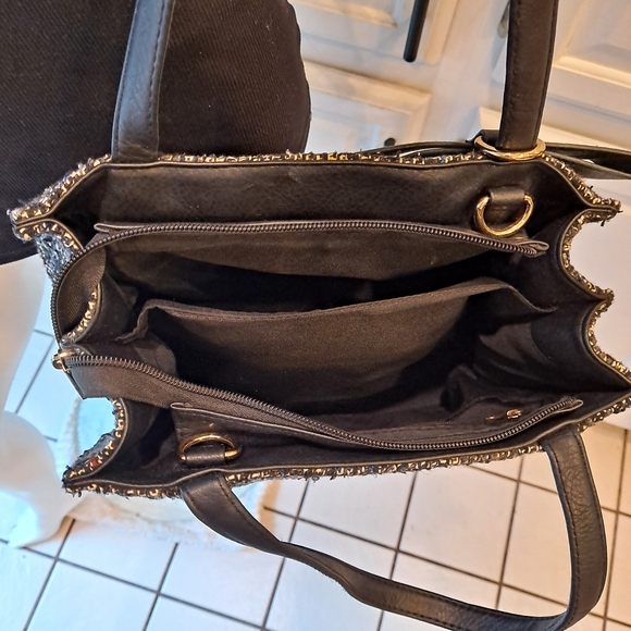 Chic Black Tweed Shoulder Bag with Bow Accent - Picture 7 of 8